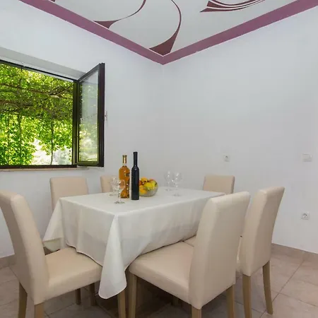 Jelka * Jelsa (Hvar)